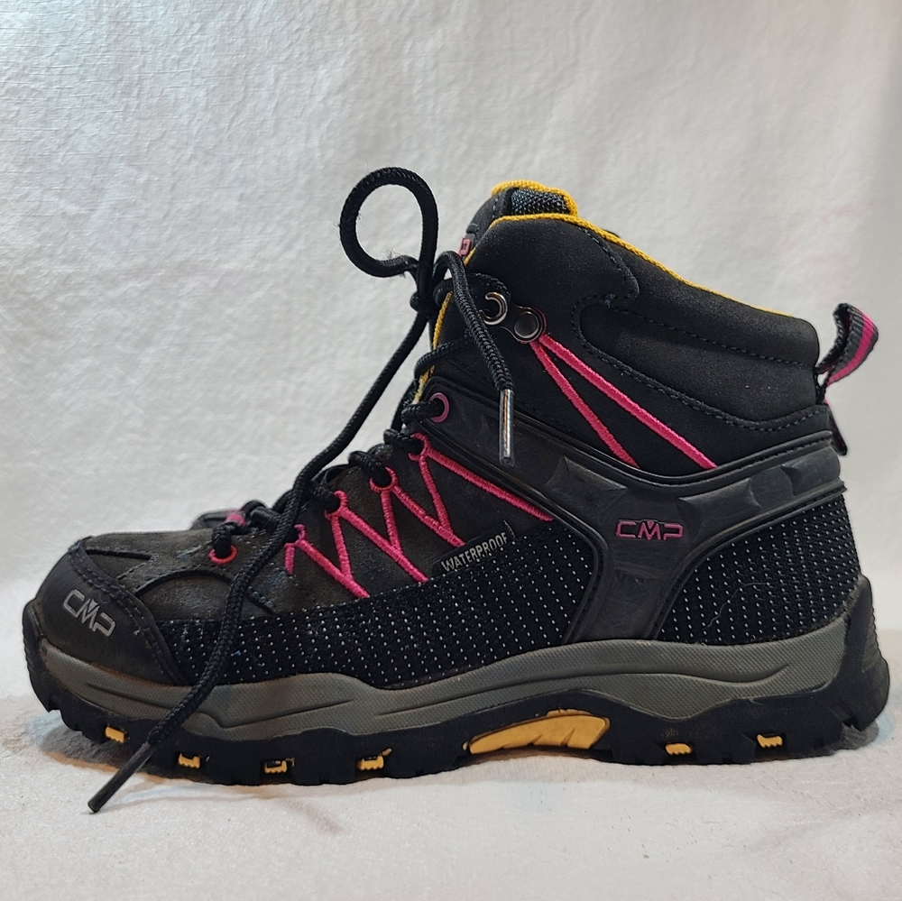 Girls CMP Rigel Mid Waterproof Hiking Boots Size: 4 Color: Black Pink